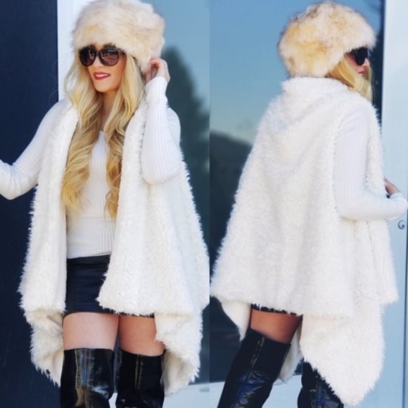 MODA ME COUTURE Jackets & Blazers - Snowy Splender Faux Fur Vest - Cream